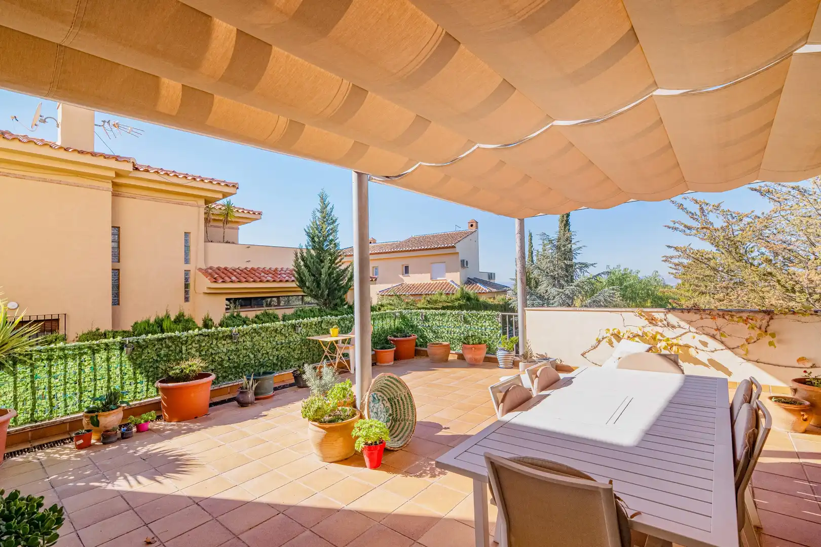 Terrassa de Casa o xalet en venda en La Zubia amb Calefacció i Jardí privat