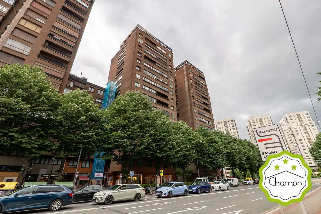 Vista exterior de Piso en venta en Bilbao  con Calefacción, Jardín privado y Terraza