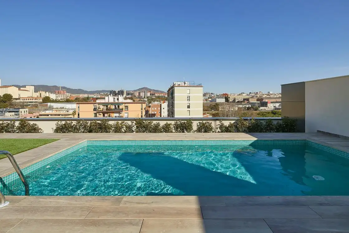 Schwimmbecken von Wohnung zur Miete in Sant Joan Despí mit Klimaanlage, Heizung und Privatgarten