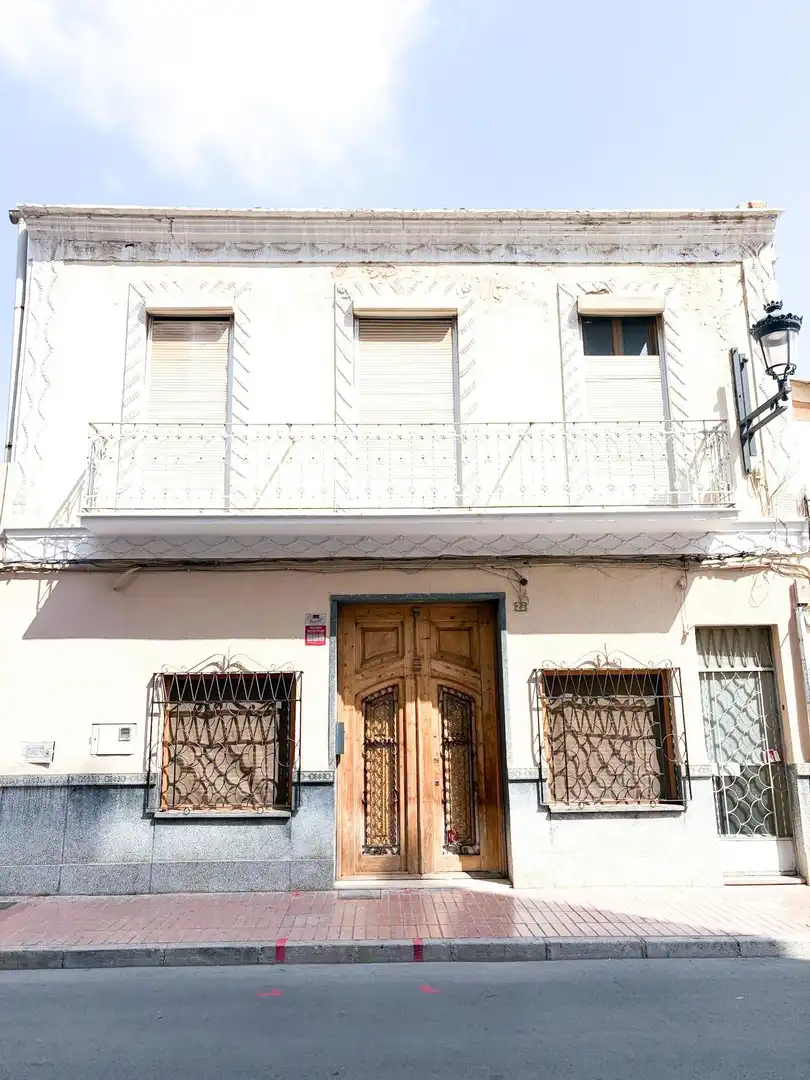 Wohngebäude zum Verkauf in Calle CERVANTES