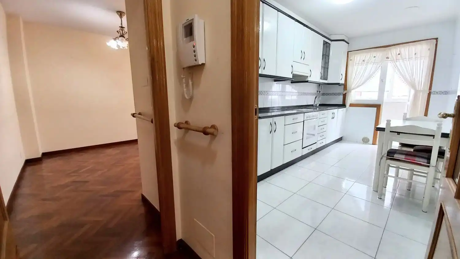 Kitchen of Flat for sale in A Coruña Capital   with Heating, Storage room and Balcony