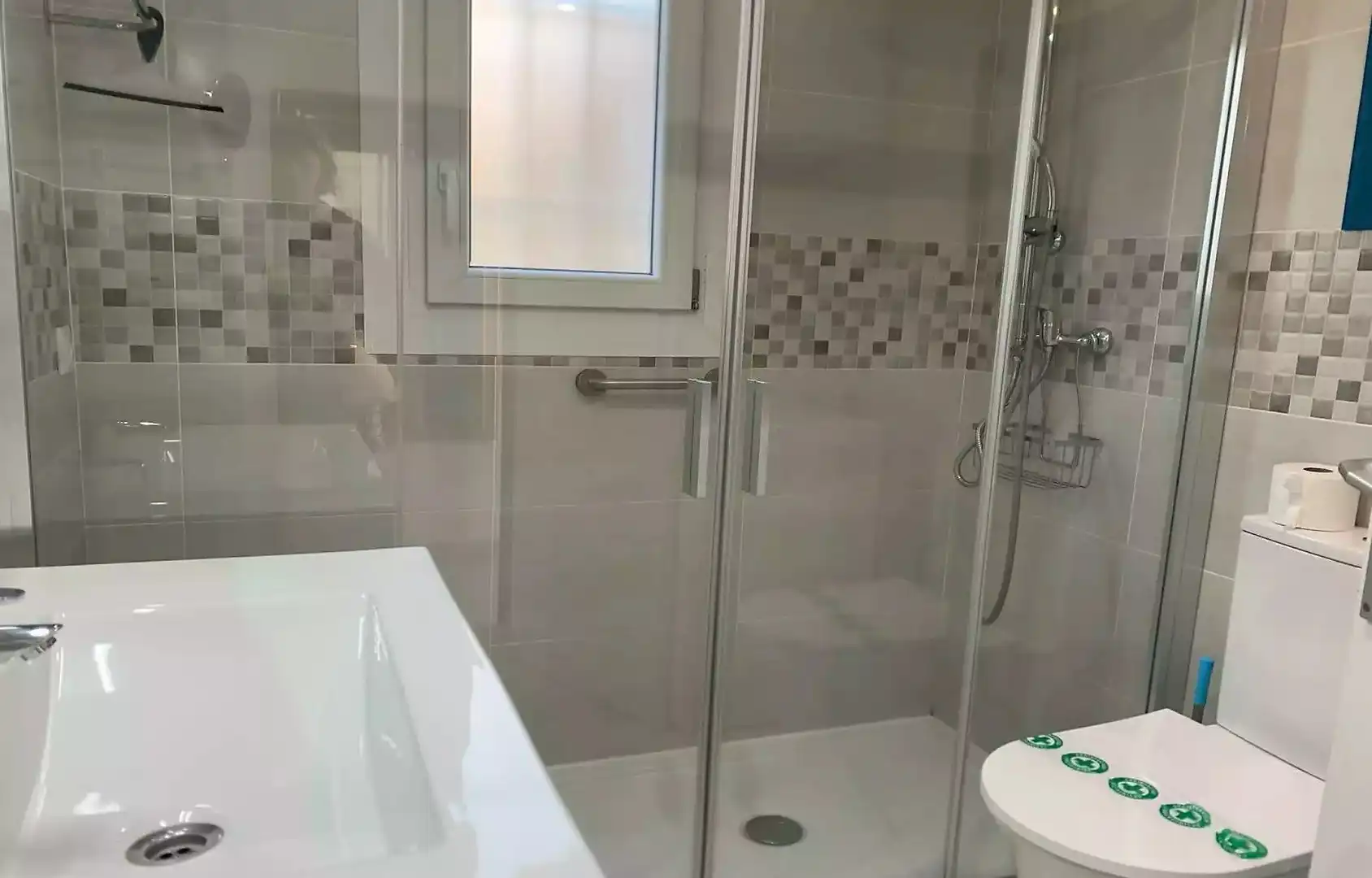 Badezimmer von Wohnung zum Verkauf in Roses mit Klimaanlage, Heizung und Terrasse