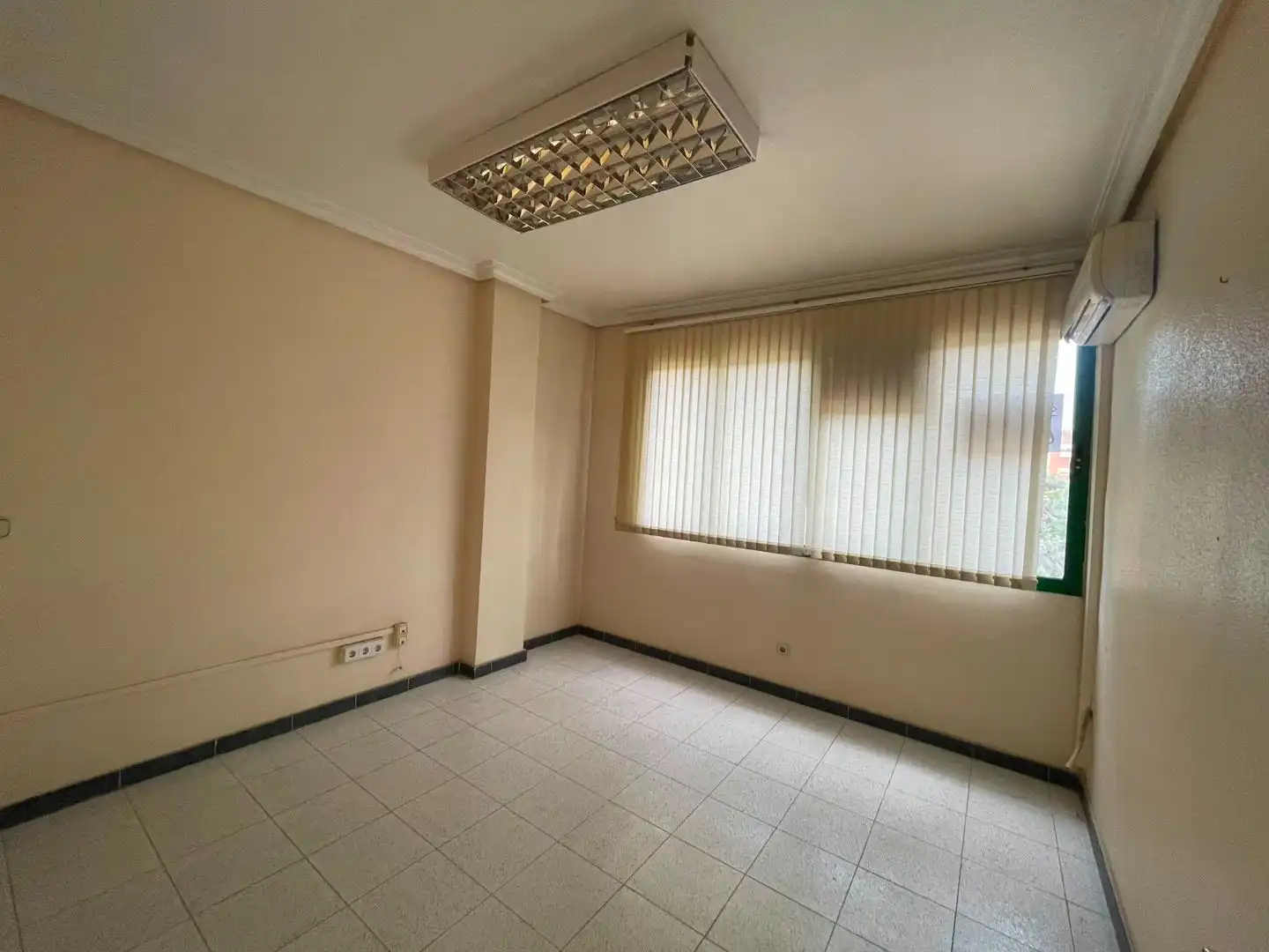 Büro zur Miete in Molina de Segura mit Klimaanlage, Terrasse und Balkon