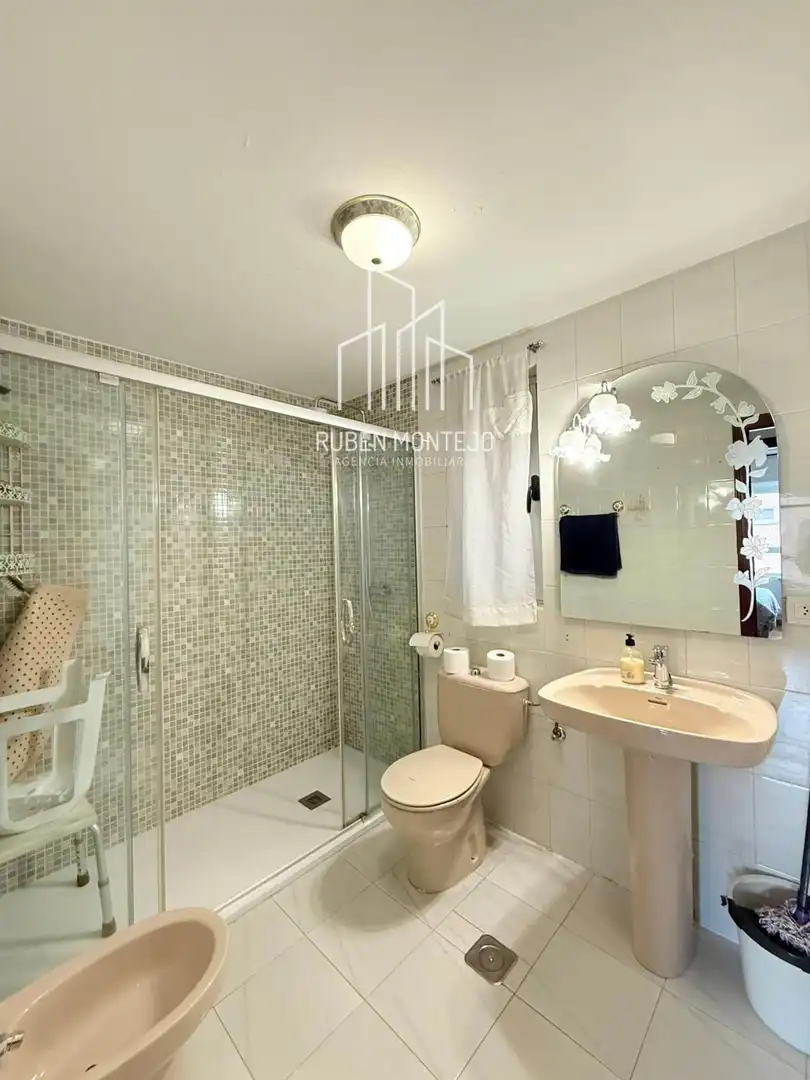 Bathroom of Flat for sale in Salamanca  with Heating, Terrace and Storage room