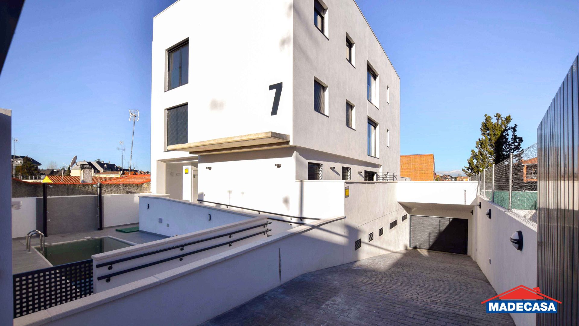 Vista exterior de Pis en venda en Pozuelo de Alarcón amb Aire condicionat, Calefacció i Traster