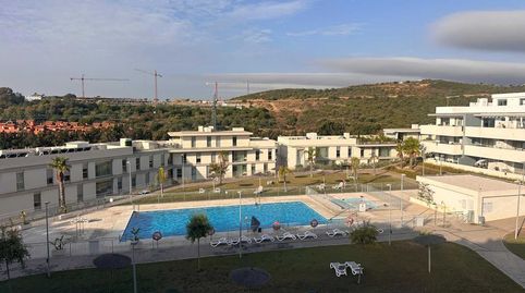 Vistas Panorámicas y Lujo Exclusivo en tu Ático de Estepona