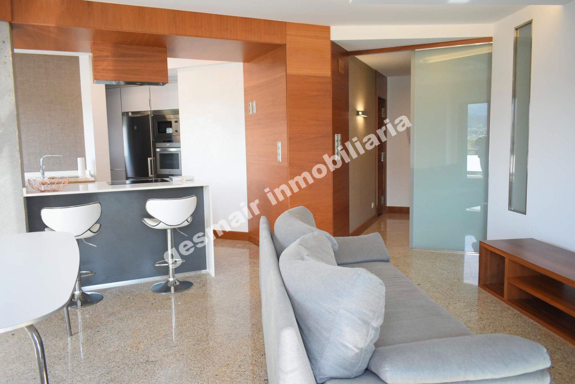 Sala d'estar de Pis en venda en Pontevedra Capital  amb Calefacció, Parquet i Terrassa