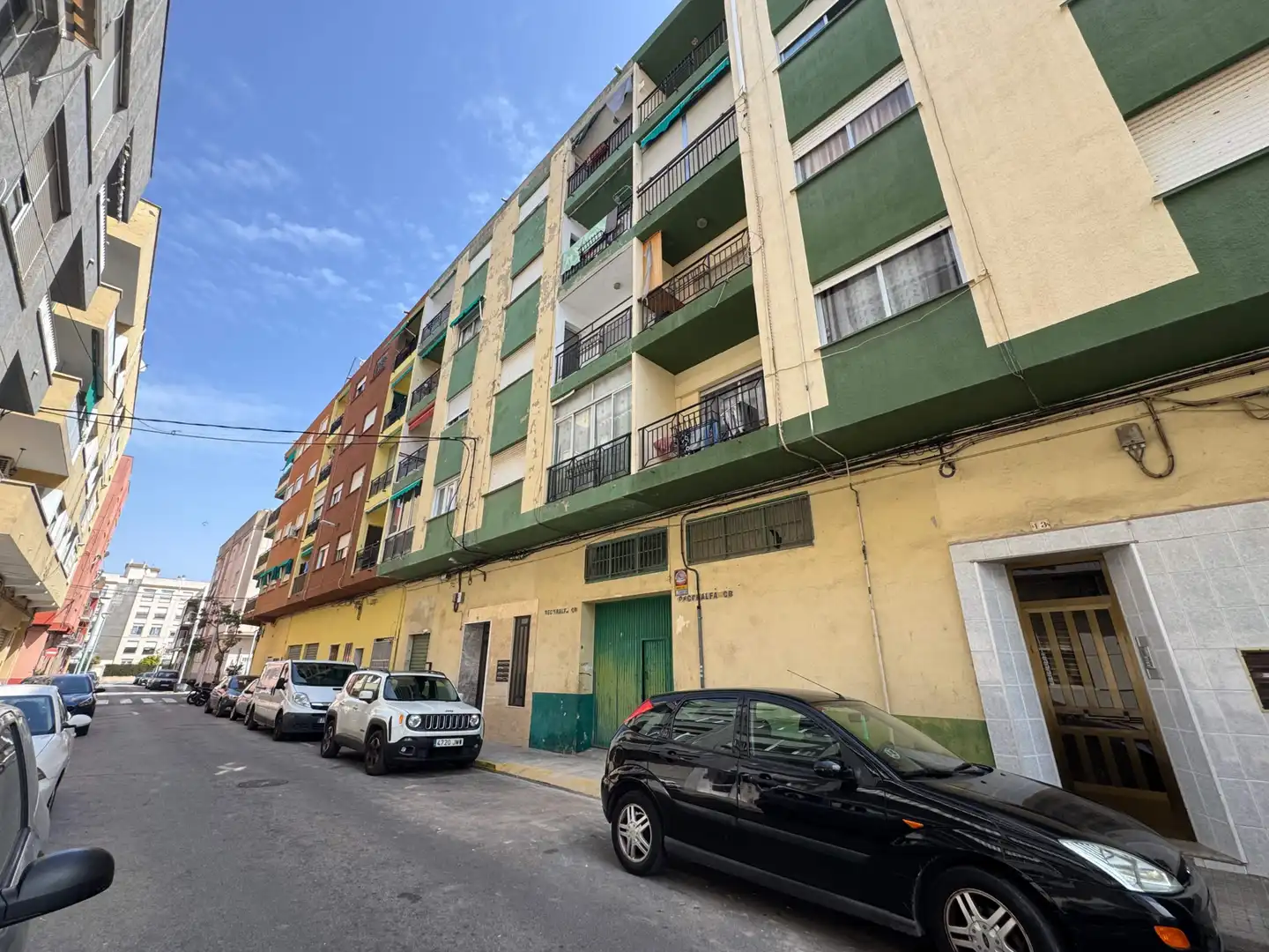 Außenansicht von Wohnung zum Verkauf in Gandia mit Klimaanlage, Abstellraum und Balkon