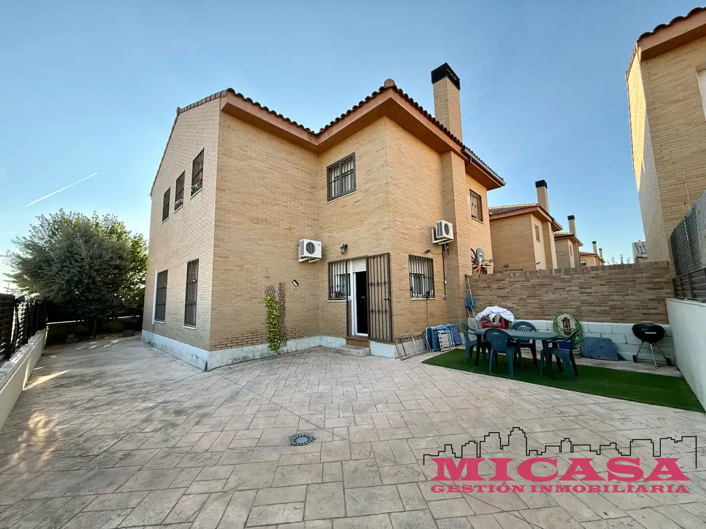 Vista exterior de Casa adosada en venta en Illescas con Aire acondicionado, Calefacción y Jardín privado