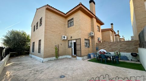 Foto 2 de Casa adosada en venta en Calle Rinconete y Cortadillo, 28, Parque Manuel de Vega - Carretera de Ugena, Illescas