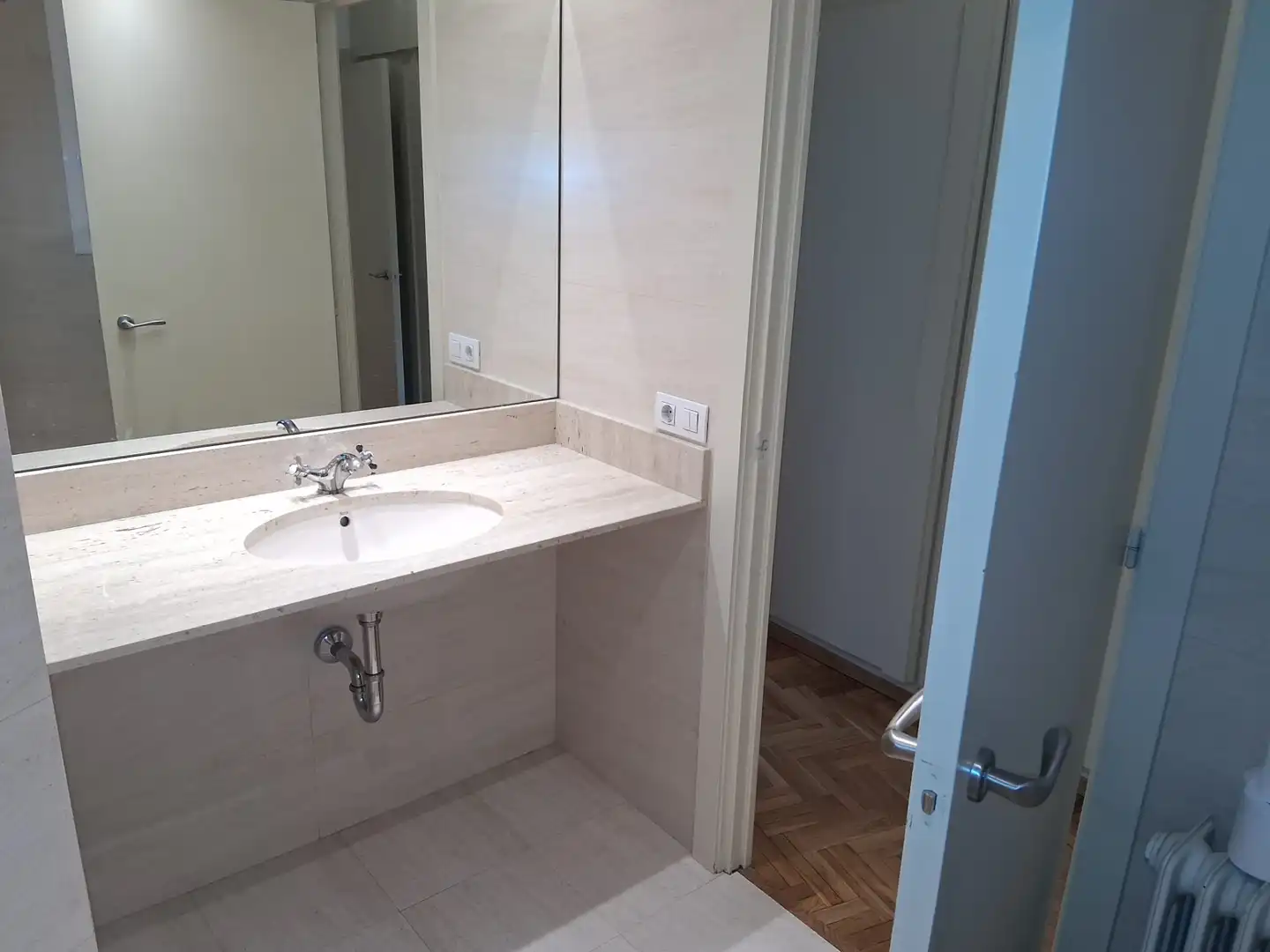 Badezimmer von Wohnung zum Verkauf in Sabadell mit Heizung, Parkett und Ofen