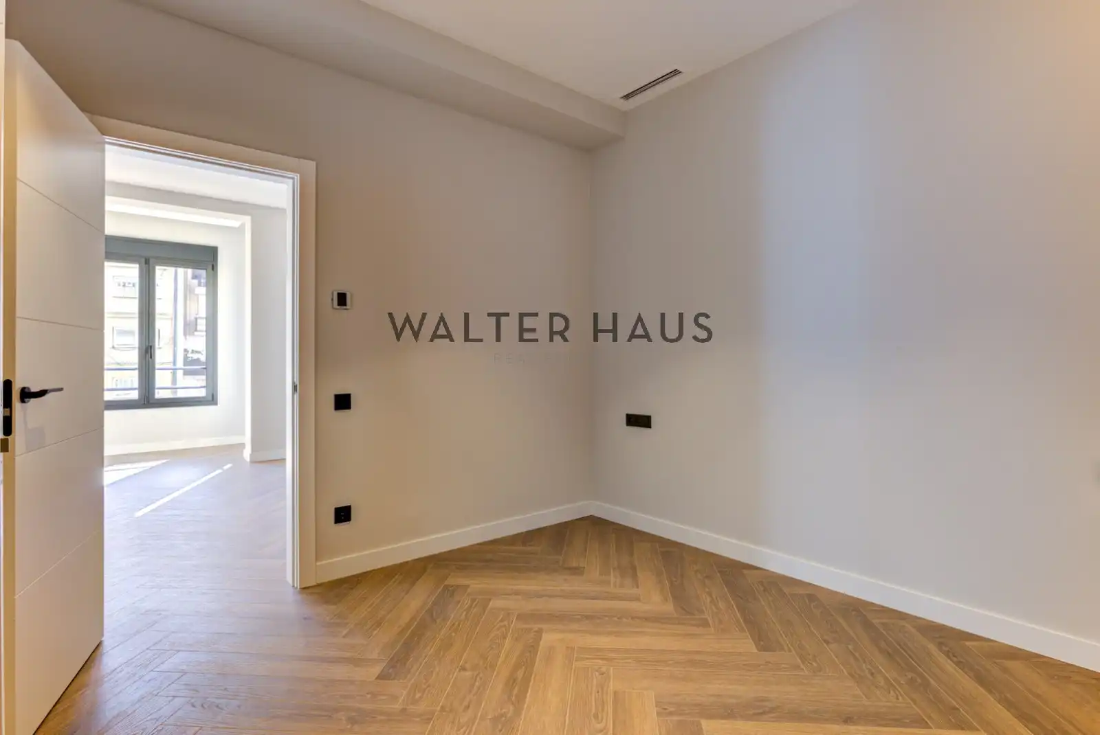 Flat for sale in Barcelona  with Air Conditioner, Heating and Oven