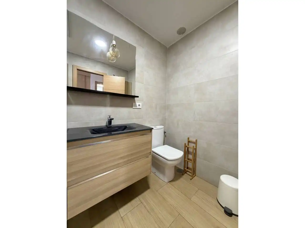 Baño de Piso en venta en La Línea de la Concepción con Terraza, Amueblado y Alarma