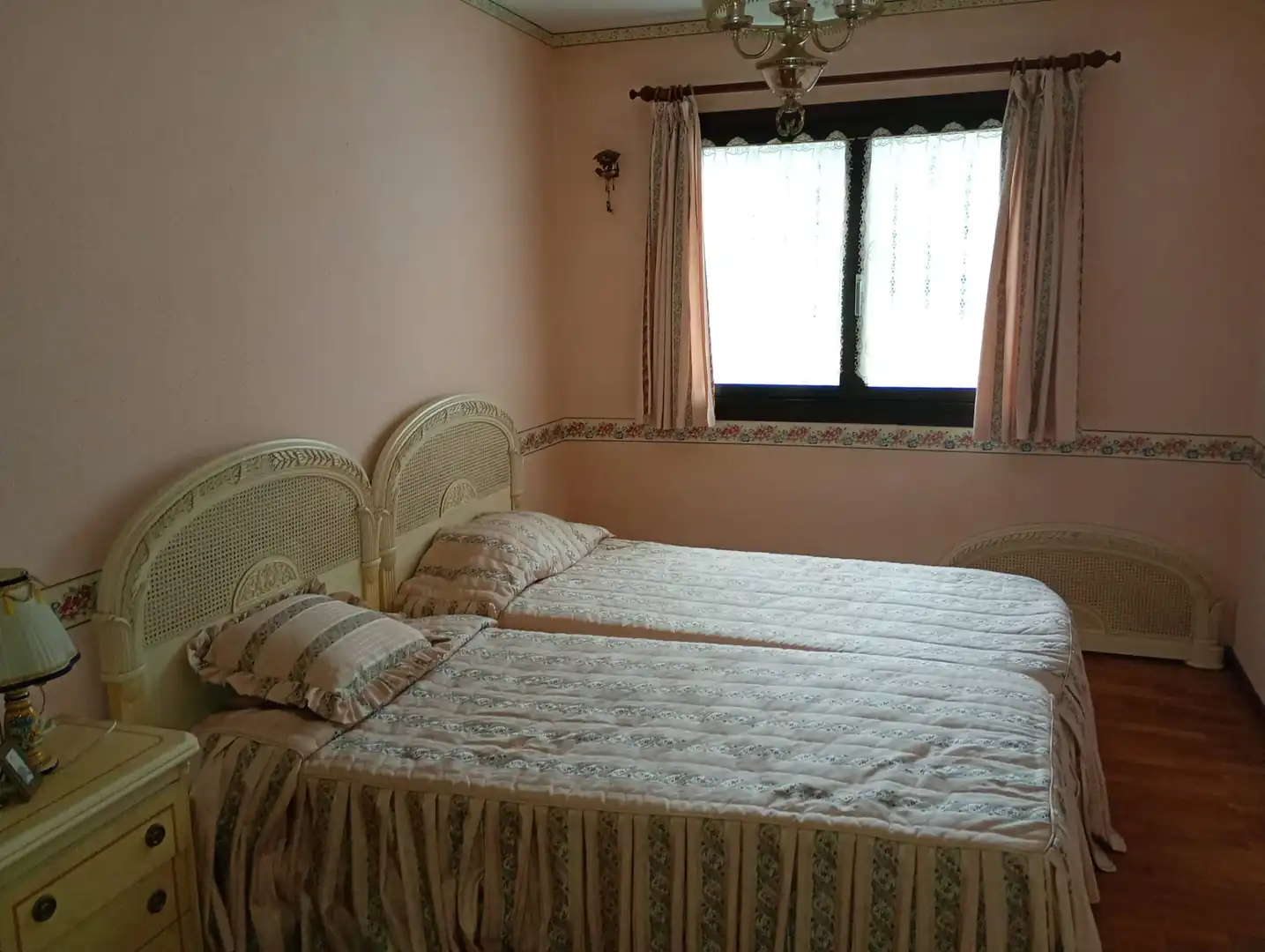 Dormitori de Casa adosada en venda en Gijón  amb Calefacció, Jardí privat i Terrassa