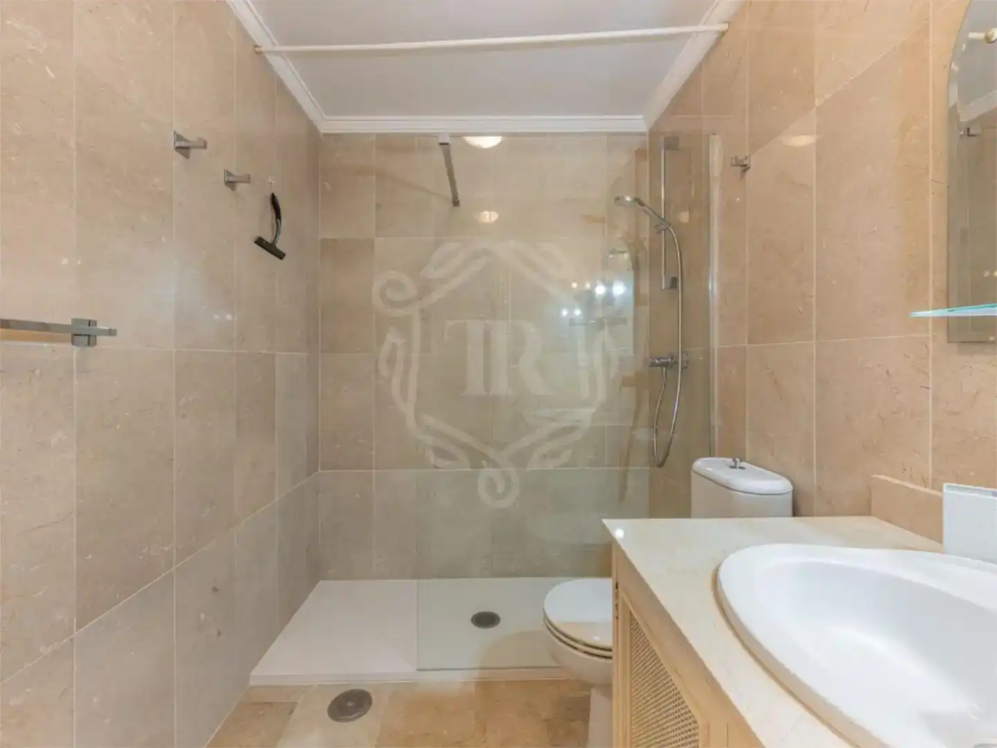 Baño de Apartamento en venta en Marbella con Aire acondicionado y Piscina