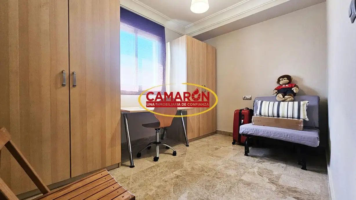 Habitación de Casa adosada en venta en La Puebla del Río con Trastero y Amueblado