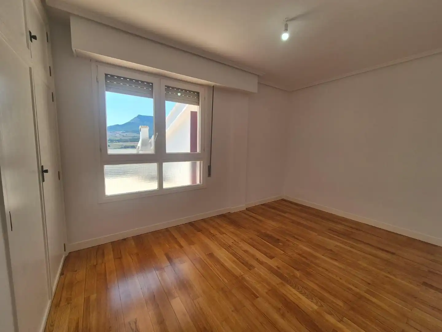 Dormitori de Apartament en venda en Valle de Mena amb Terrassa