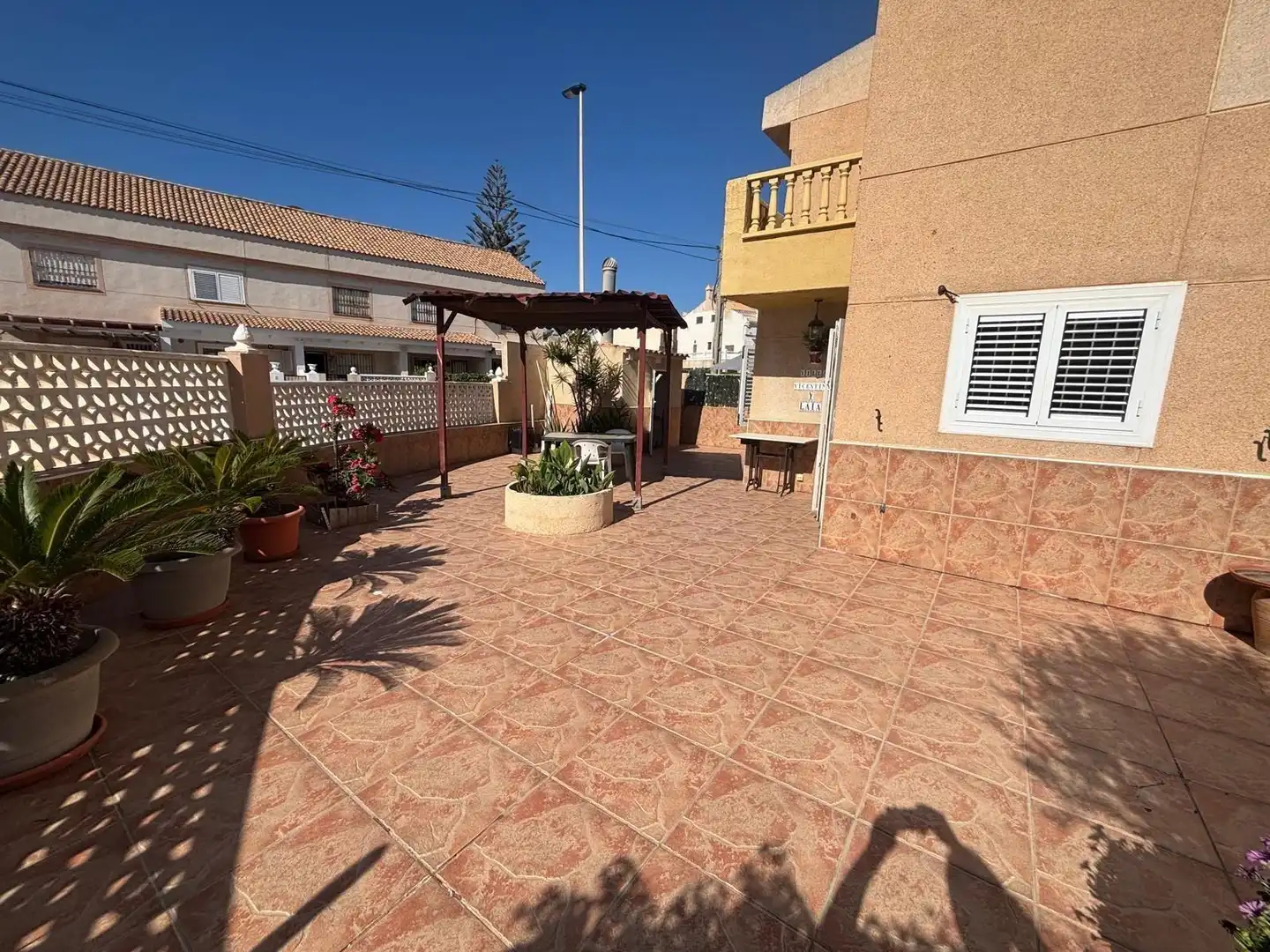 Vista exterior de Casa o chalet en venta en Torrevieja con Terraza y Piscina comunitaria
