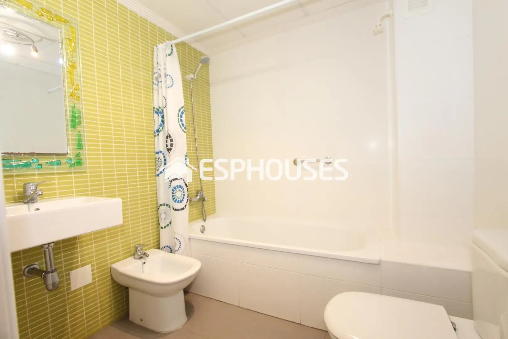 Baño de Apartamento en venta en Guardamar del Segura con Terraza, Trastero y Amueblado