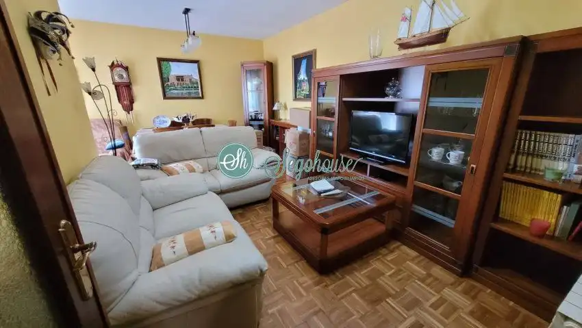 Living room of Flat for sale in Segovia  with Heating, Parquet flooring and Terrace