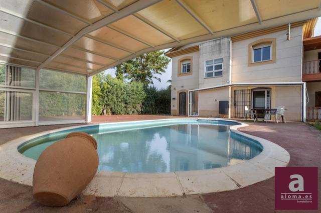 Casa-chalet en Venta en Ceres Golf