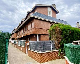 Vista exterior de Casa adosada en venda en Getxo  amb Terrassa