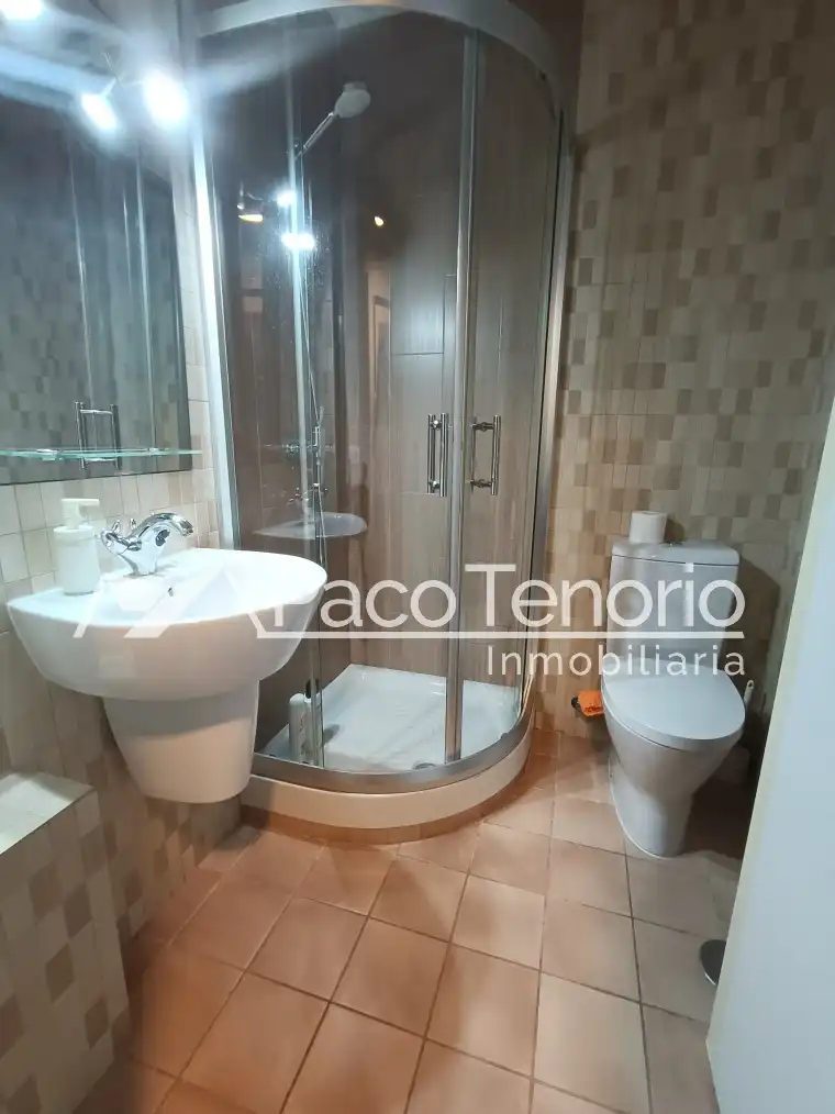 Baño de Apartamento de alquiler en La Antilla con Amueblado, Lavadora y Microondas