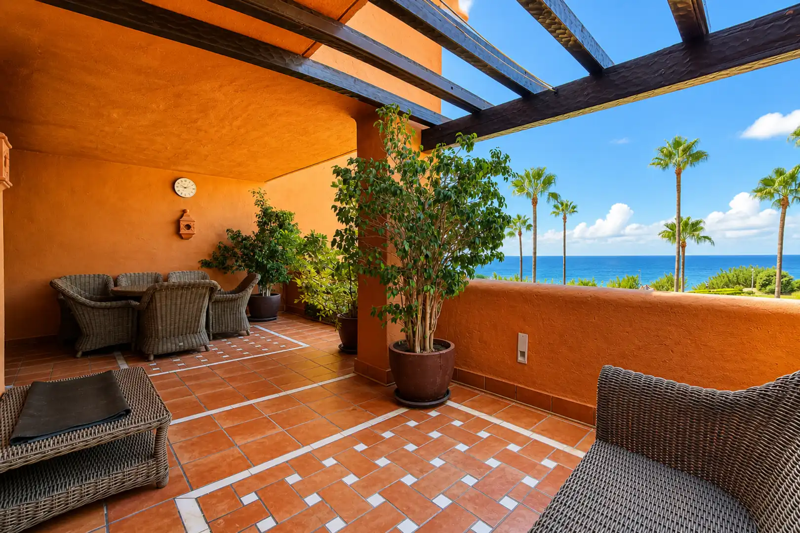 Apartment with pool for sale in Estepona Pueblo