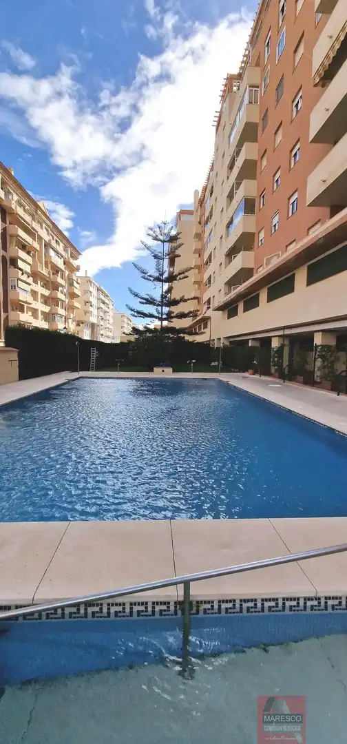 Piscina de Piso en venta en Fuengirola con Aire acondicionado, Terraza y Piscina comunitaria