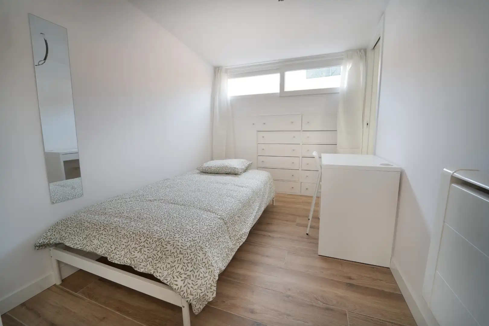 Room in Calle de Manuel Maroto, 47, San Diego