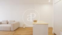 Living room of Flat to rent in  Madrid Capital  with Air Conditioner, Heating and Furnished