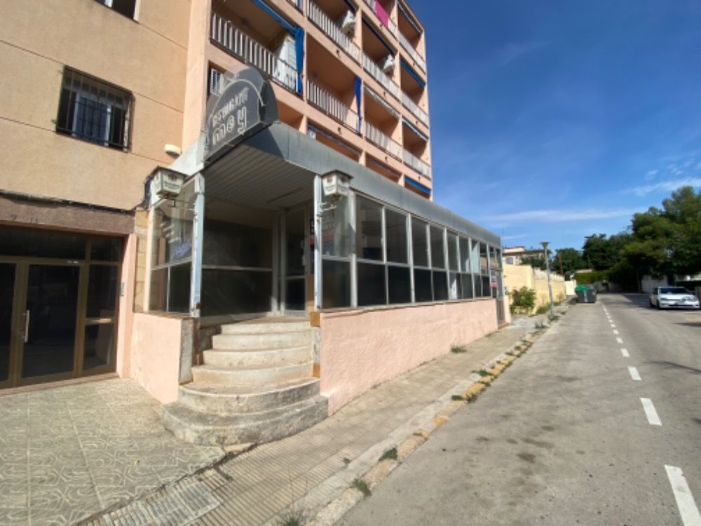 Vista exterior de Local en venda en El Vendrell