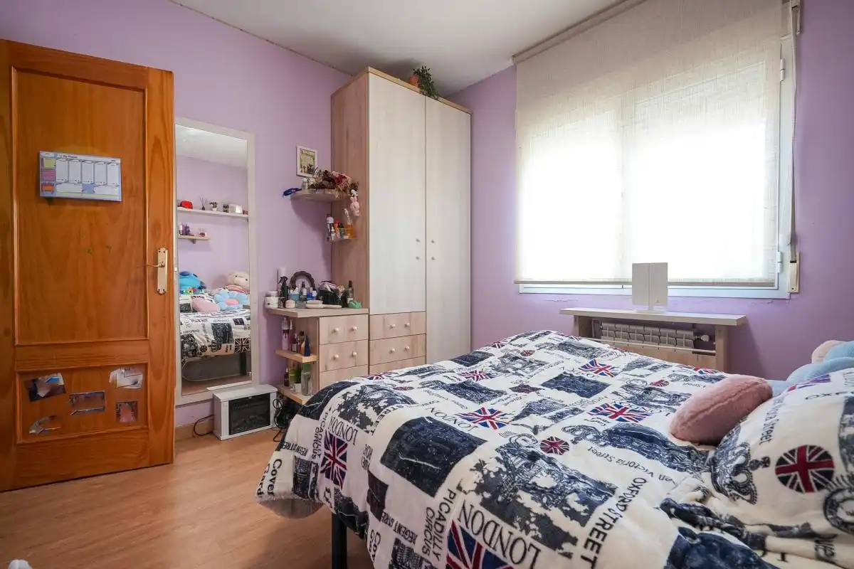 Habitación de Casa adosada en venta en Pioz con Aire acondicionado, Calefacción y Jardín privado