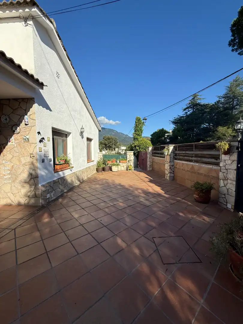 Vista exterior de Casa o chalet en venta en Riells i Viabrea con Calefacción, Jardín privado y Piscina