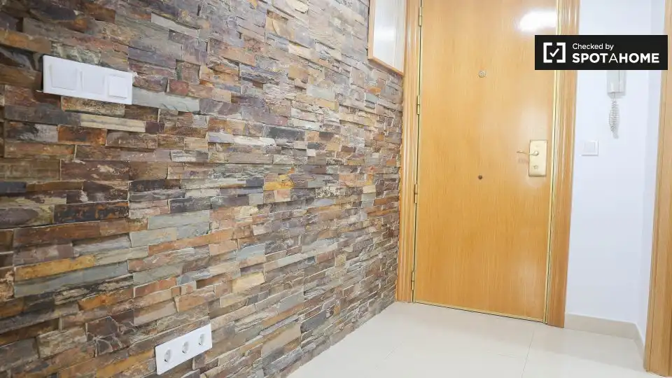 Flat for rent in Valencia  with Air Conditioner, Heating and Furnished