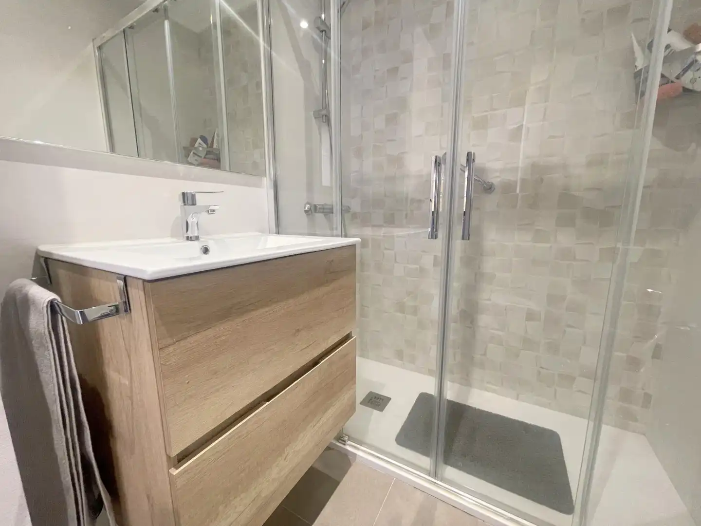 Bathroom of Flat for sale in Bilbao   with Heating, Terrace and Storage room