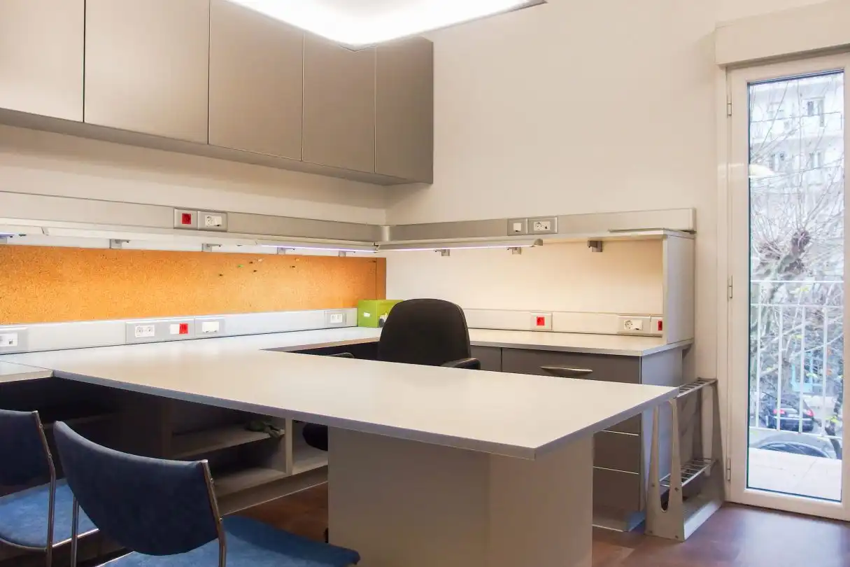 Büro zur Miete in Donostia - San Sebastián  mit Heizung und Möbliert