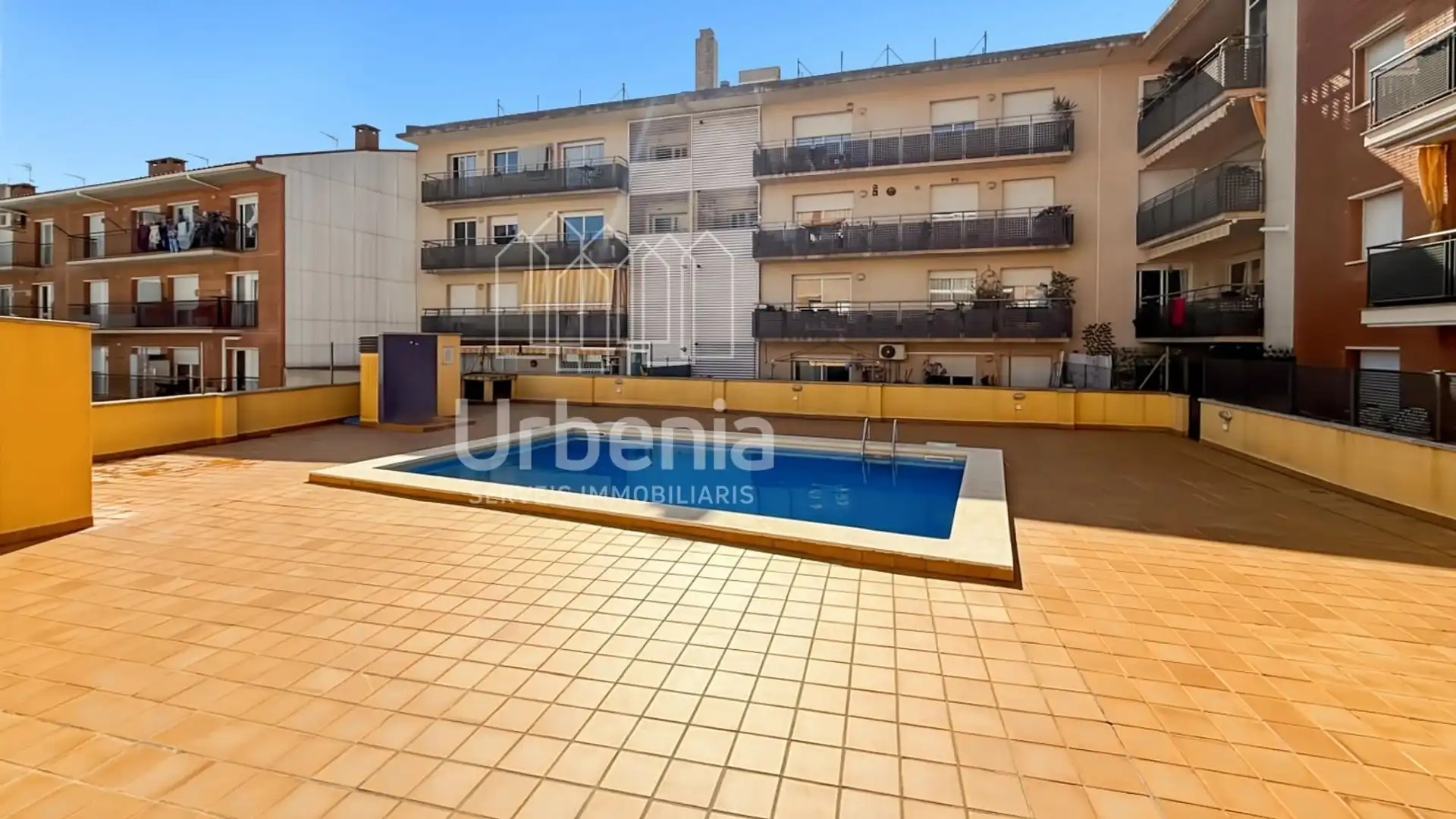 Piscina de Piso en venta en Pineda de Mar con Calefacción, Terraza y Piscina