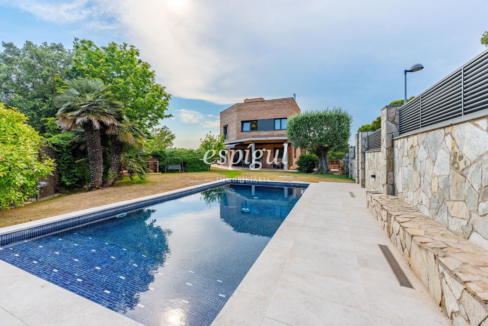 Vista exterior de Casa o xalet en venda en Sant Cugat del Vallès amb Aire condicionat, Calefacció i Parquet