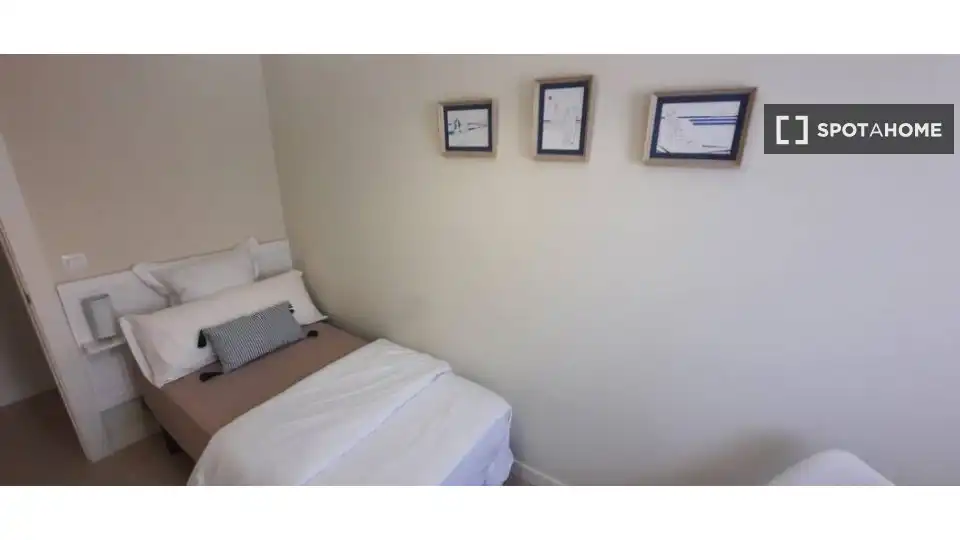 Bedroom of Apartments for share in Santander  with Air Conditioner, Heating and Terrace