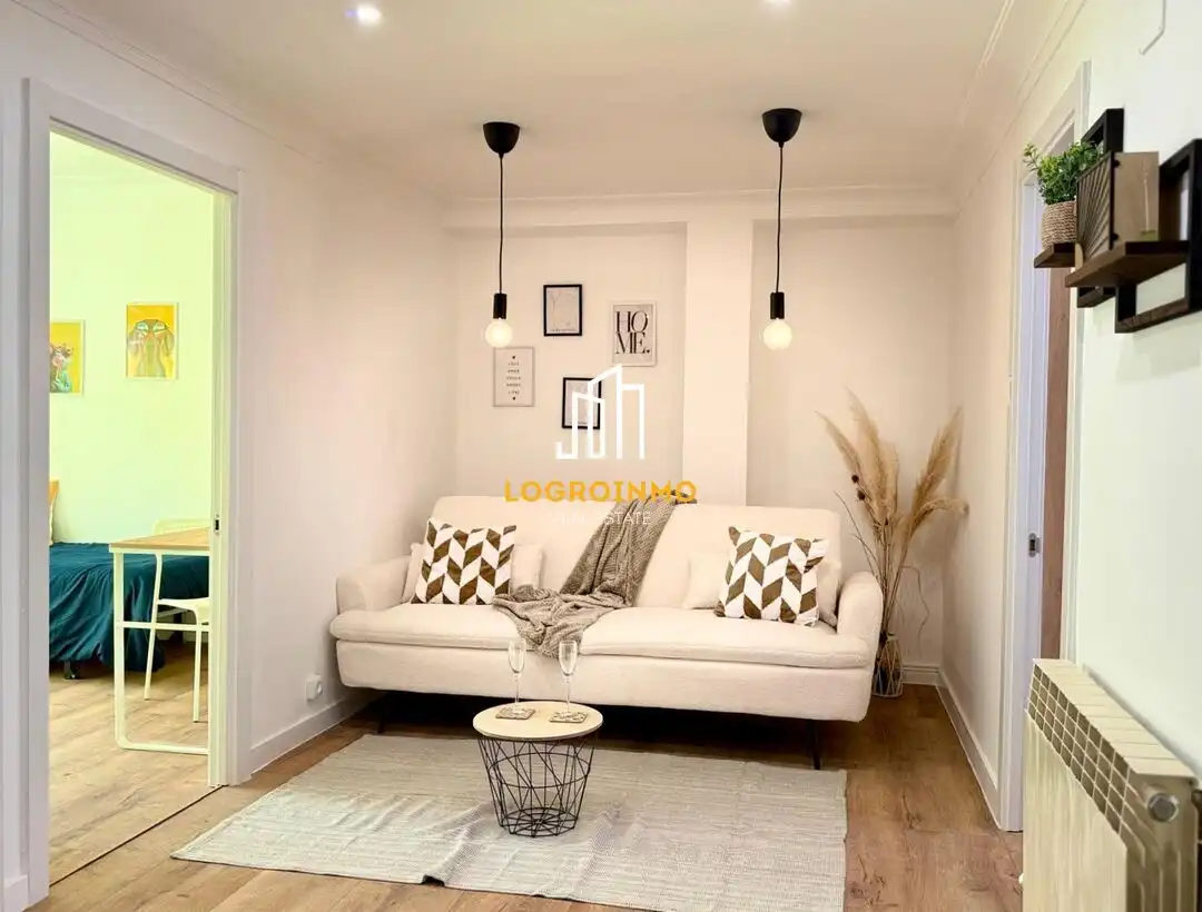 Sala de estar de Piso en venta en  Logroño con Calefacción, Trastero y Amueblado