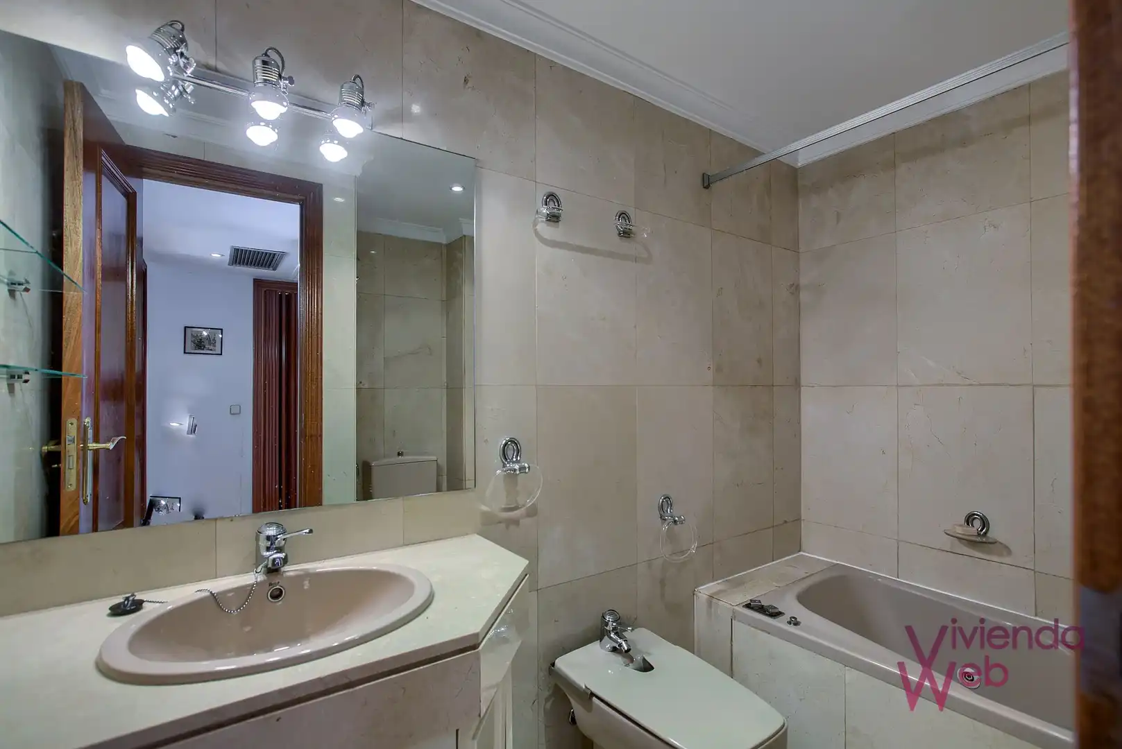 Badezimmer von Wohnung zur Miete in Madrid mit Klimaanlage, Heizung und Privatgarten