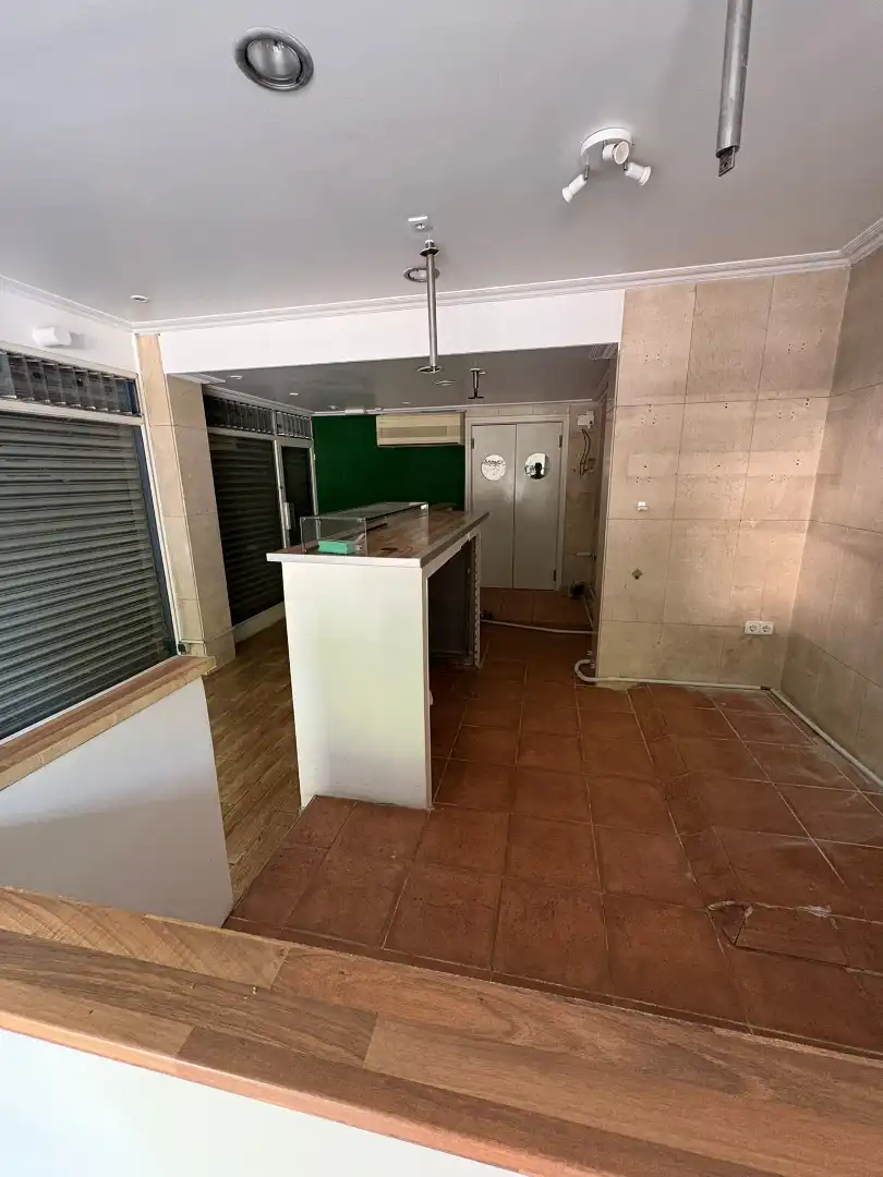 Commercial properties for rent in Girona  with Air Conditioner, Heating and Parquet flooring
