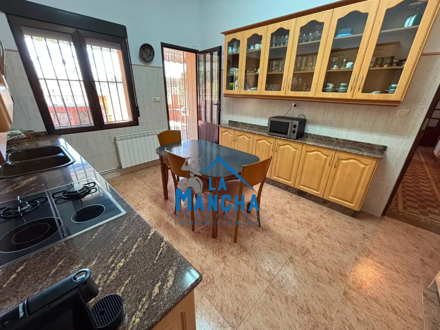 Cocina de Casa o chalet en venta en Hoya-Gonzalo con Calefacción, Jardín privado y Amueblado