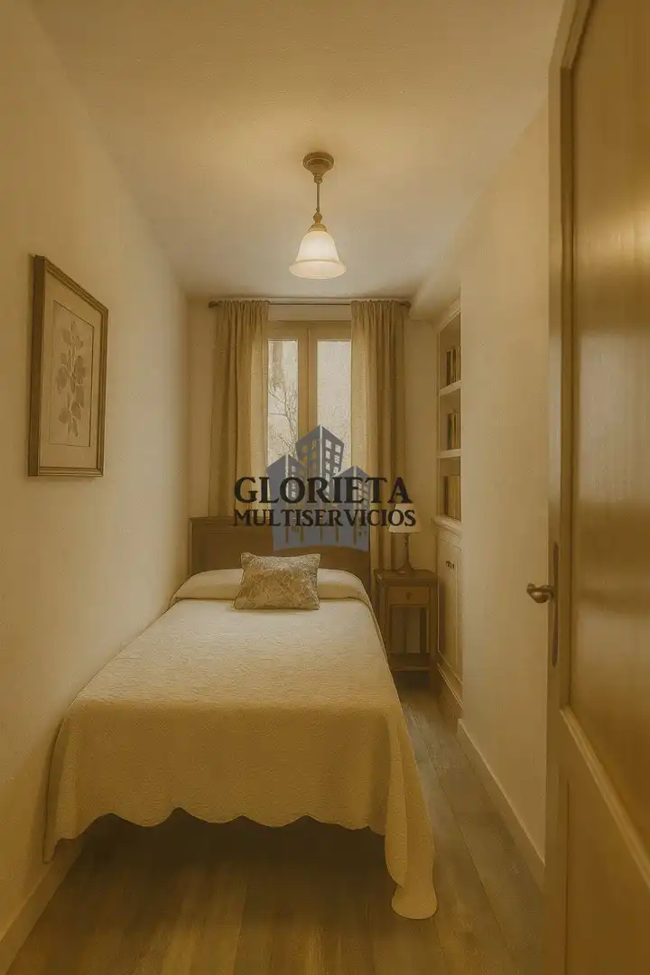 Habitación de Piso en venta en Vigo  con Calefacción, Trastero y Amueblado