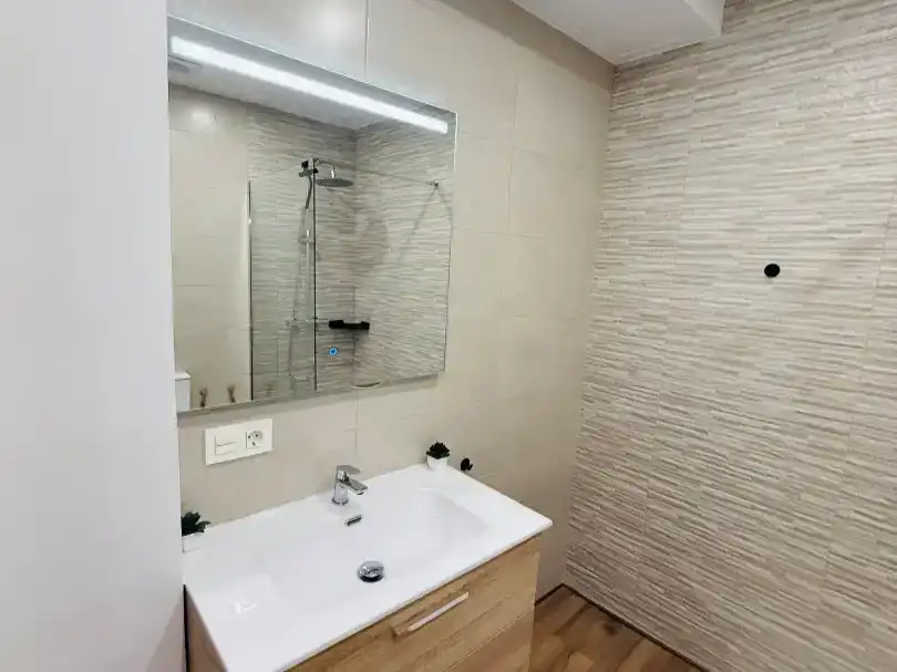 Badezimmer von Wohnung zur Miete in Zaragoza mit Parkett, Möbliert und Balkon