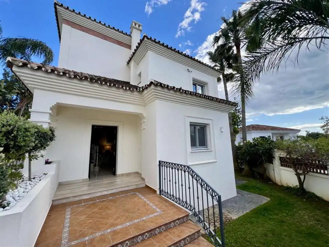 Vista exterior de Casa o chalet en venta en Marbella con Jardín privado, Terraza y Trastero