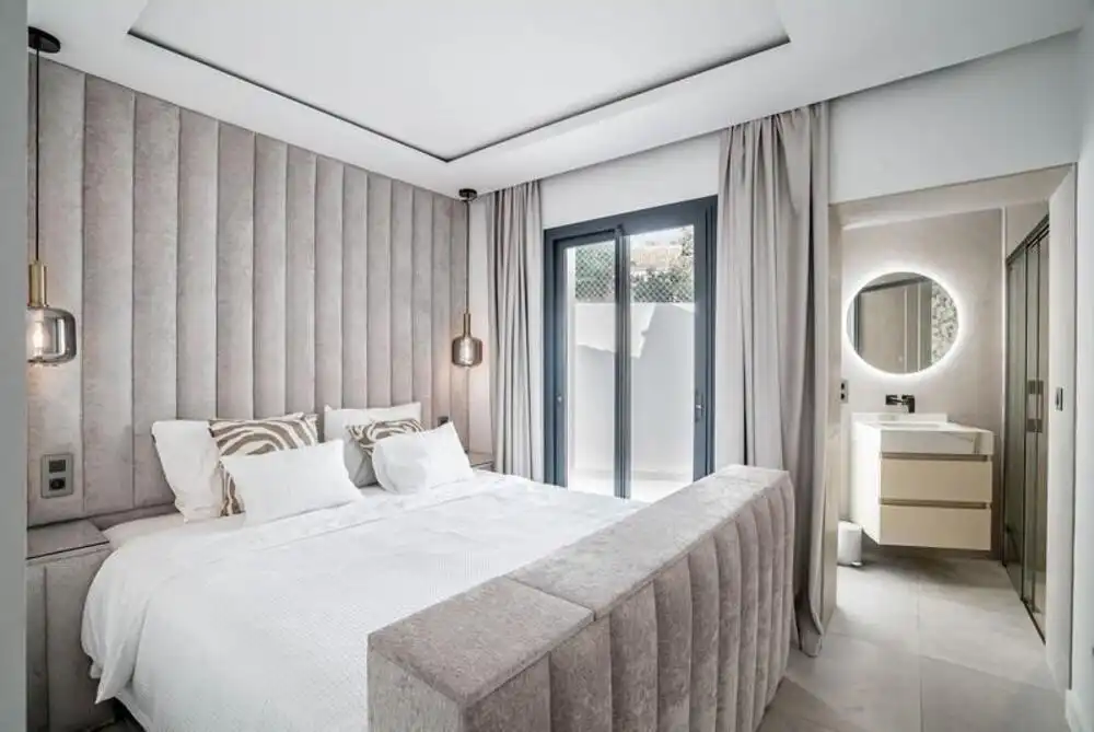 Dormitori de Casa o xalet de lloguer en Marbella amb Aire condicionat, Jardí privat i Terrassa