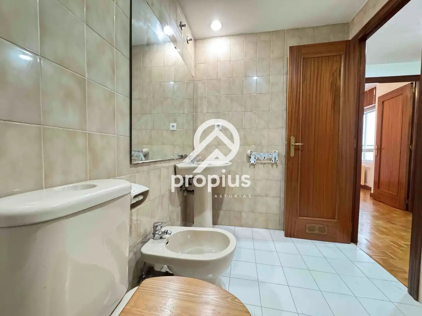 Baño de Piso en venta en Oviedo  con Calefacción, Parquet y Terraza