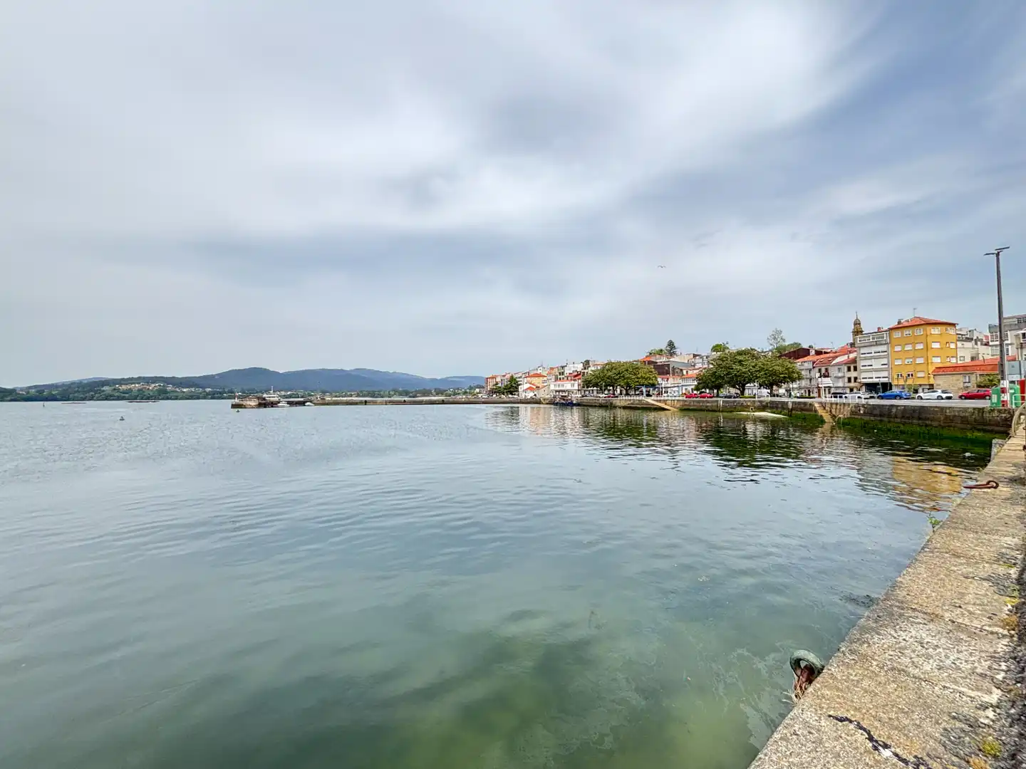 Vista exterior de Casa adosada en venda en Rianxo amb Calefacció, Traster i Moblat